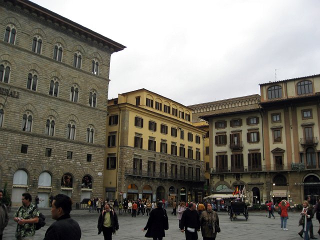 Palazzo Vecchio, Piazza della Signoria and Loggia dei Lanzi-01.JPG - The Palazzo Vecchio is centrally located in Florence and contains a plethora of activities and sights.